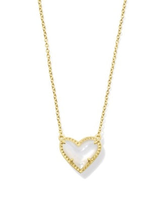 Ari Heart Short Pendant Necklace