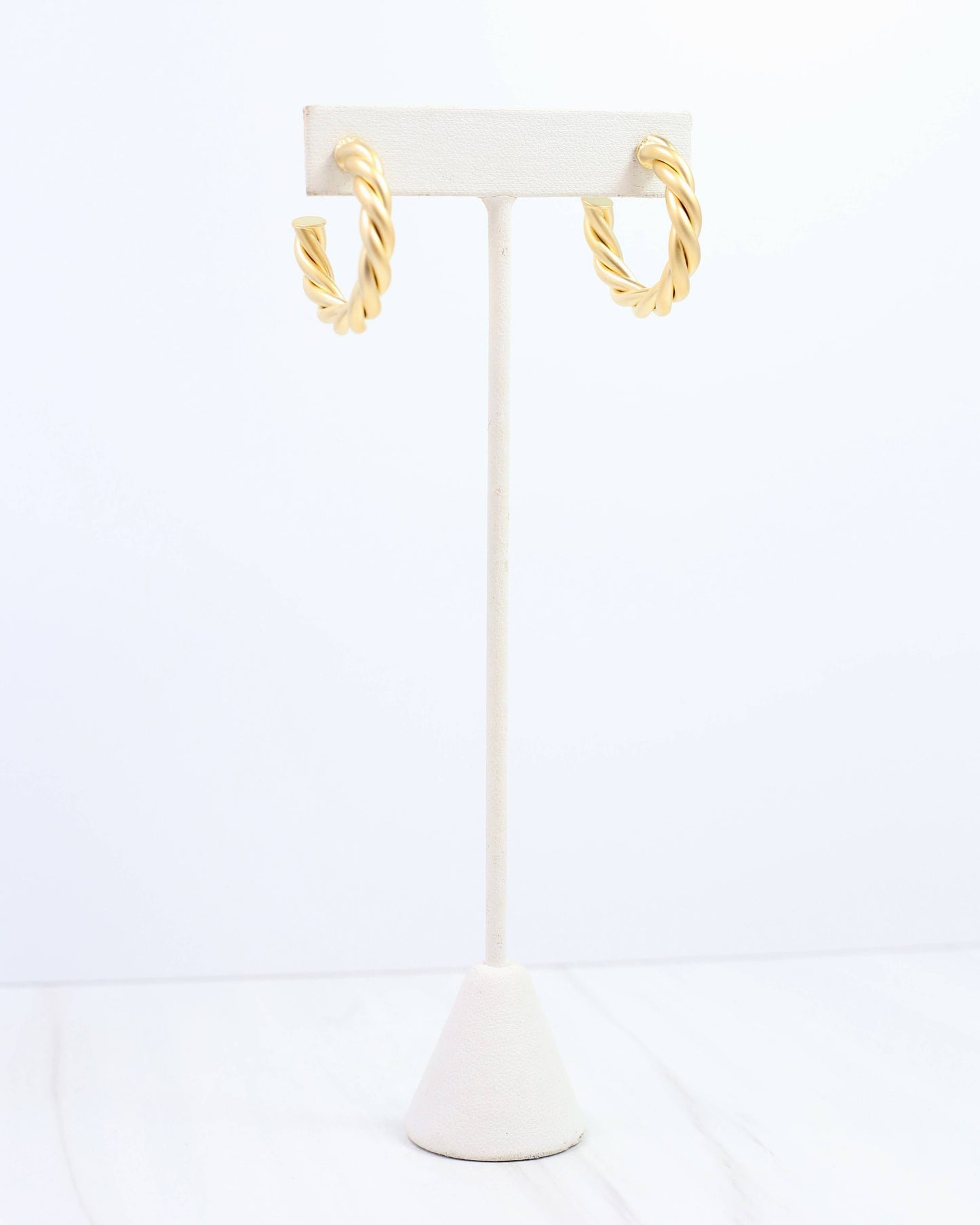 Joshamee Twisted Hoop Earring Matte Gold