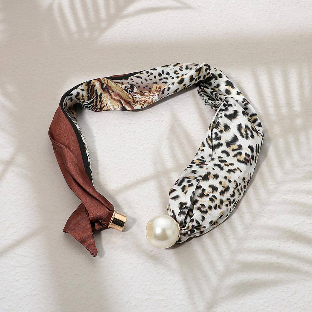 SECRET BOX_Pearl Accent Leopard Scarf Magnetic Necklace