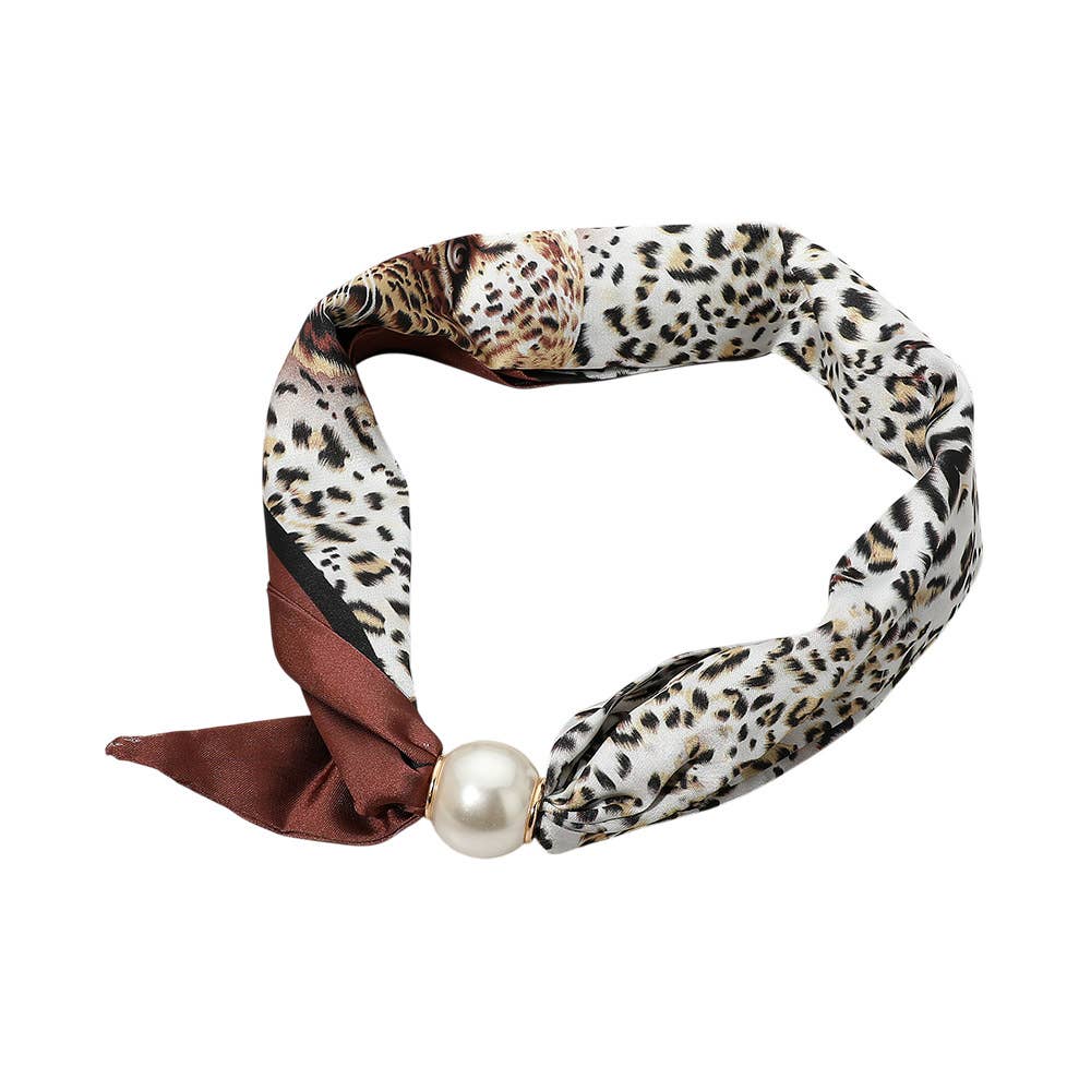 SECRET BOX_Pearl Accent Leopard Scarf Magnetic Necklace