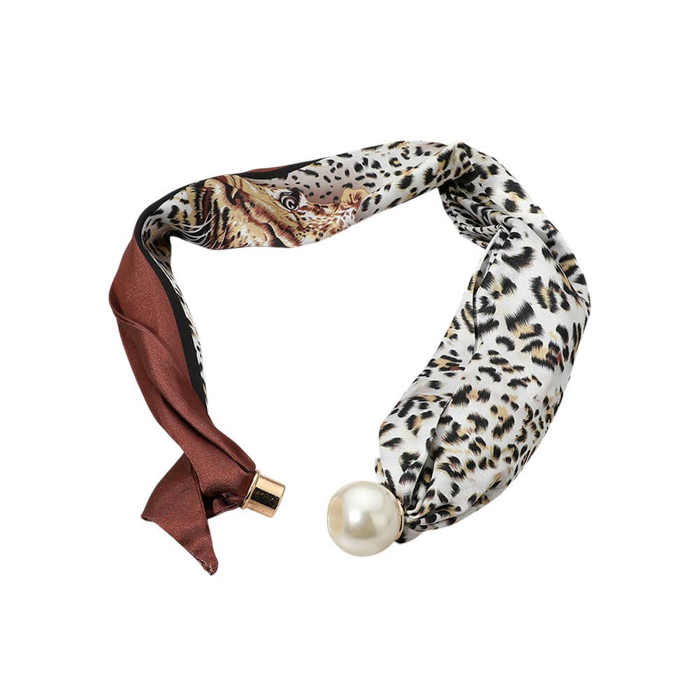 SECRET BOX_Pearl Accent Leopard Scarf Magnetic Necklace