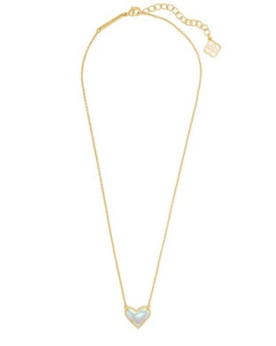 Ari Heart Short Pendant Necklace