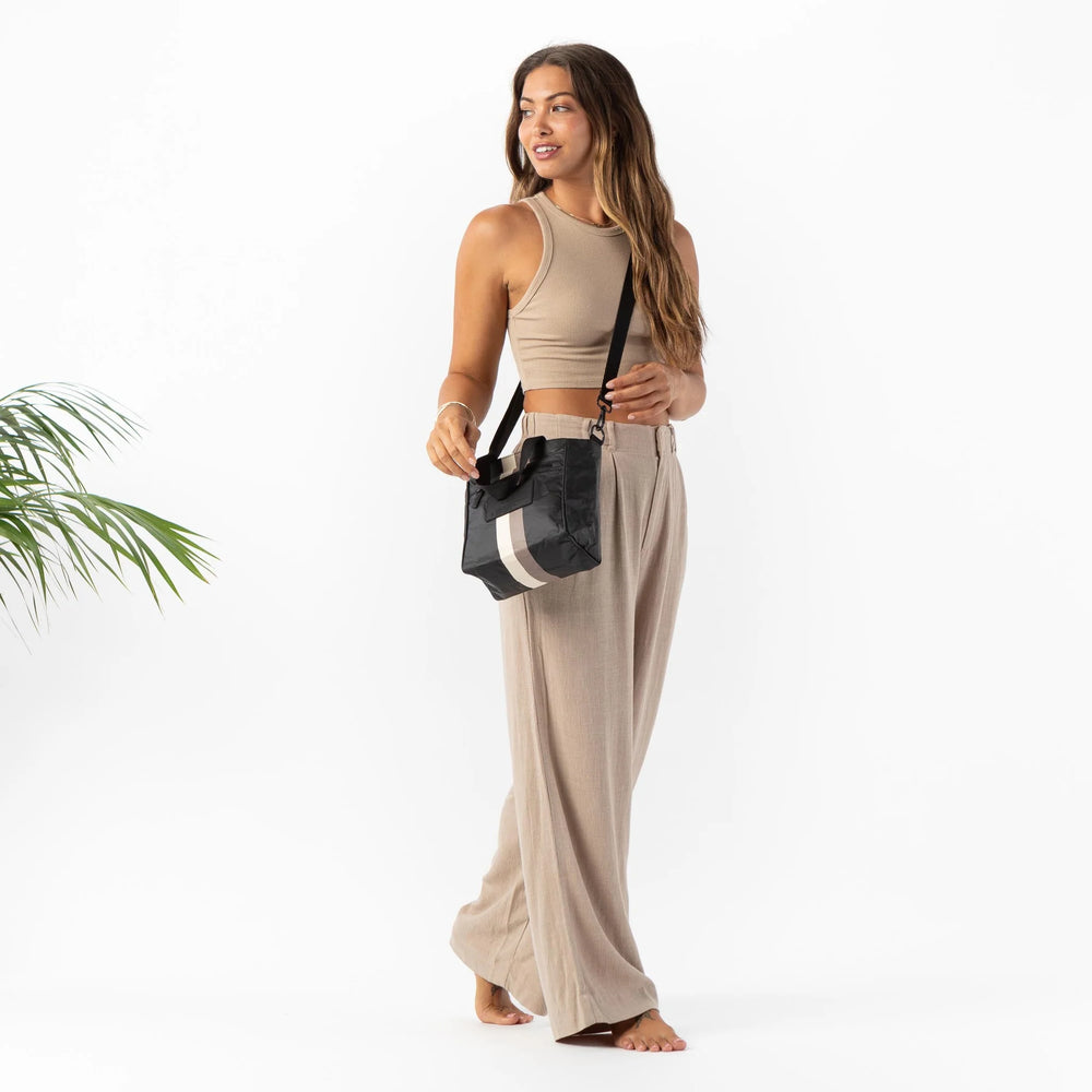 Le Voyageur Crossbody