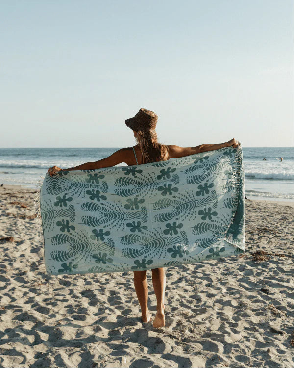 Lumen with Zip Pocket Towel